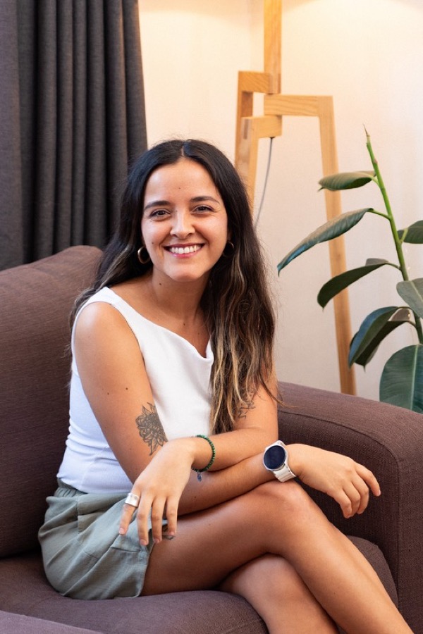 Dana Bravo, Psicóloga